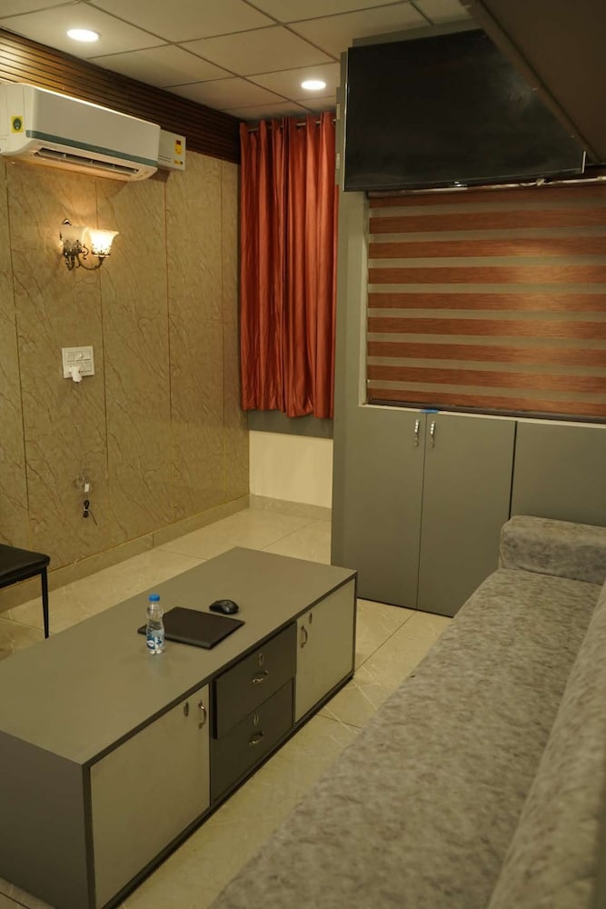 maharaja hotel and restaurant