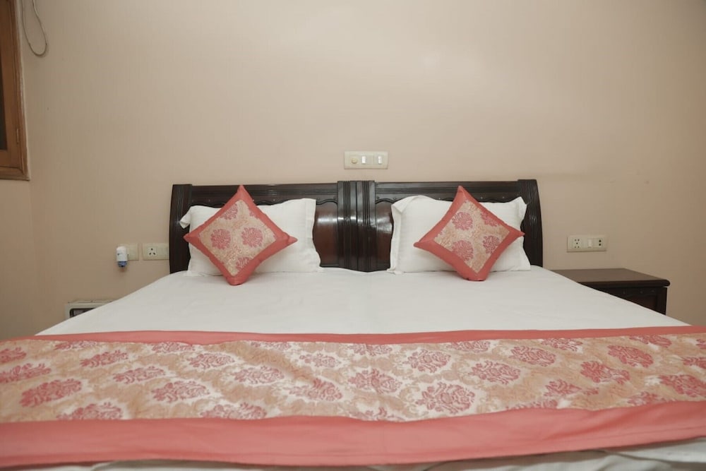 room in bandb bed and breakfast cum home stay