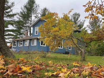 Inn Between The Lakes,58656 County Line Rd,2 star