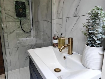 Bankview,,2 star