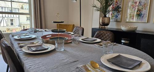Davenford Burford,High St,2 star