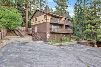 Bear Meadow Woods Condo #2341,1264 Club View Dr Apt #301,3 star