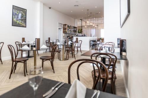 deep blue hotel and hot springs