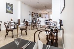 deep blue hotel and hot springs