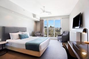 deep blue hotel and hot springs