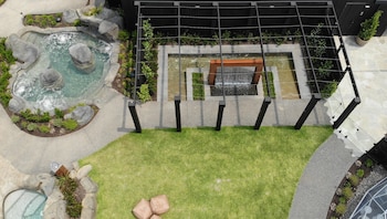 deep blue hotel and hot springs