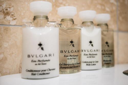 avari apartments grays collection