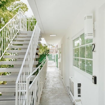 One Bedroom Apartment,7830 Abbott Ave,2 star