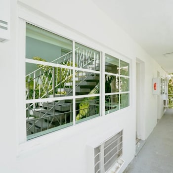 One Bedroom Apartment,7830 Abbott Ave,2 star