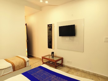 hotel diamond stay nizamuddin railway st