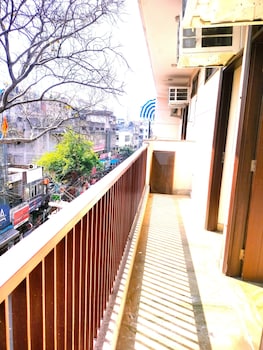hotel diamond stay nizamuddin railway st