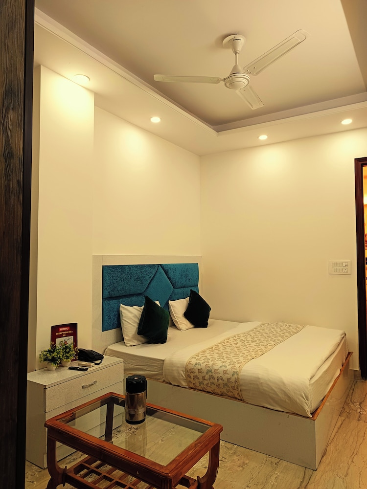 hotel diamond stay nizamuddin railway st