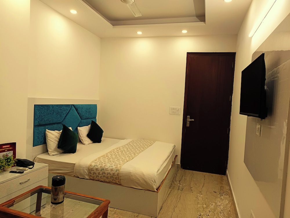 hotel diamond stay nizamuddin railway st