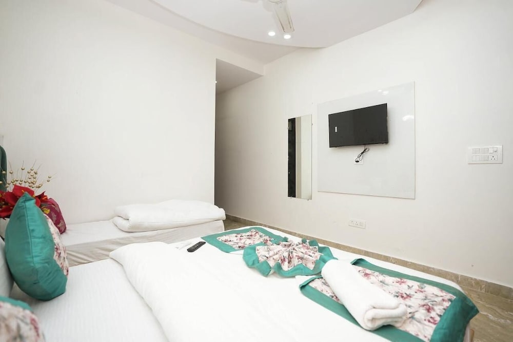hotel diamond stay nizamuddin railway st