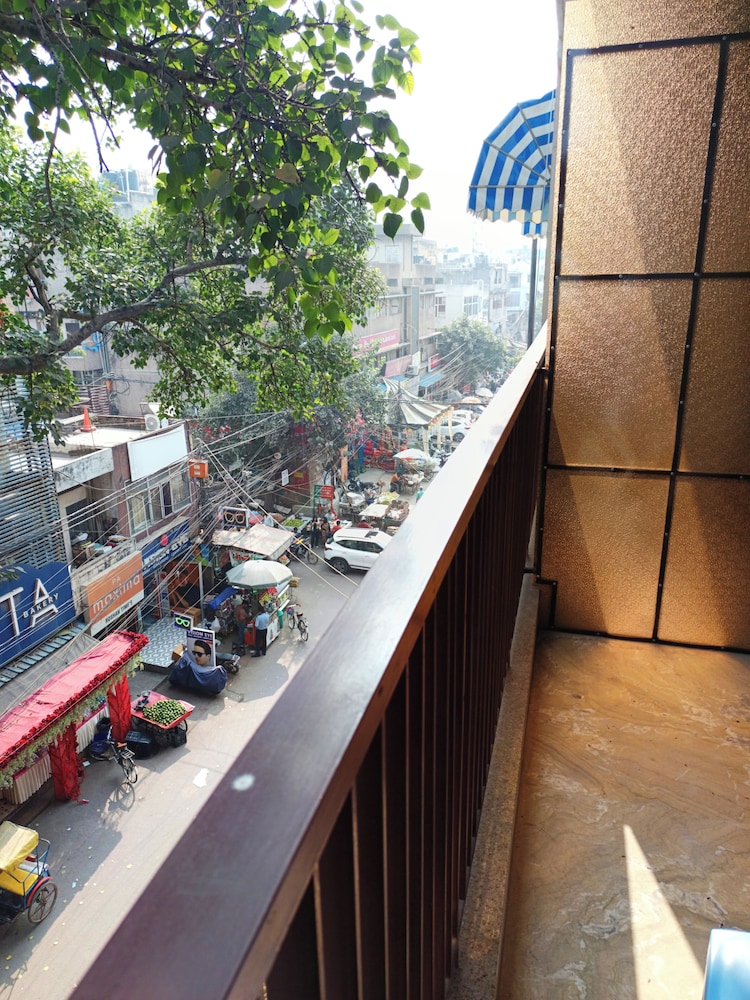 hotel diamond stay nizamuddin railway st