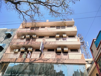 hotel diamond stay nizamuddin railway st