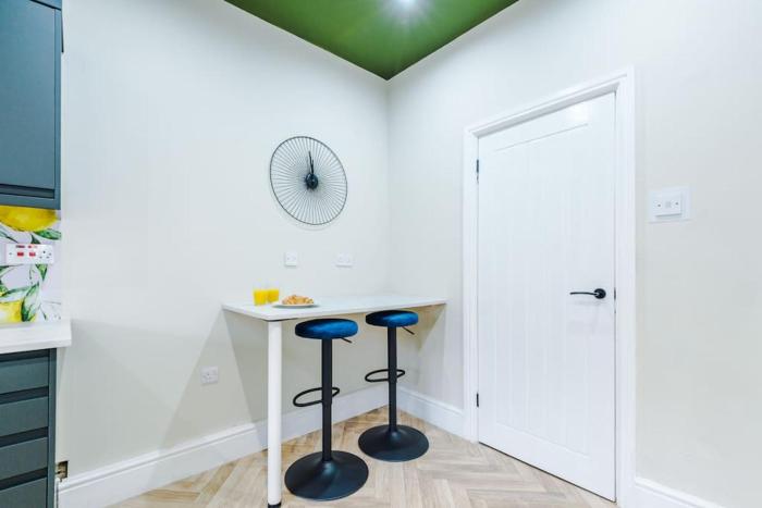 salford sanctuary 5 bed house