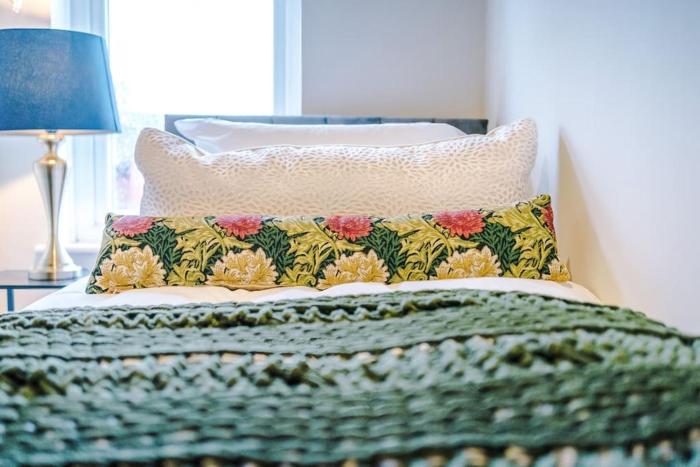 salford sanctuary 5 bed house