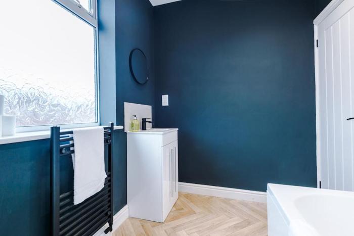 salford sanctuary 5 bed house