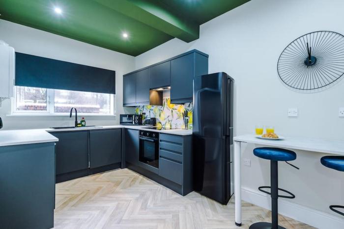 salford sanctuary 5 bed house