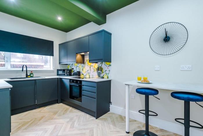 salford sanctuary 5 bed house