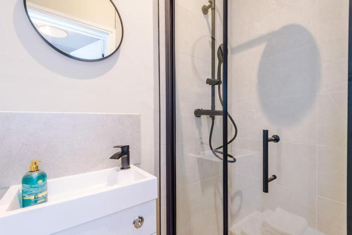 salford sanctuary 5 bed house