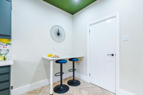 salford sanctuary 5 bed house