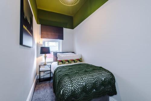 salford sanctuary 5 bed house