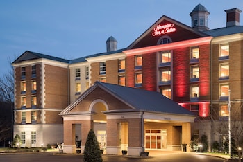 hampton inn and suites williamsburg central