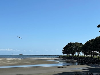 beachside inn