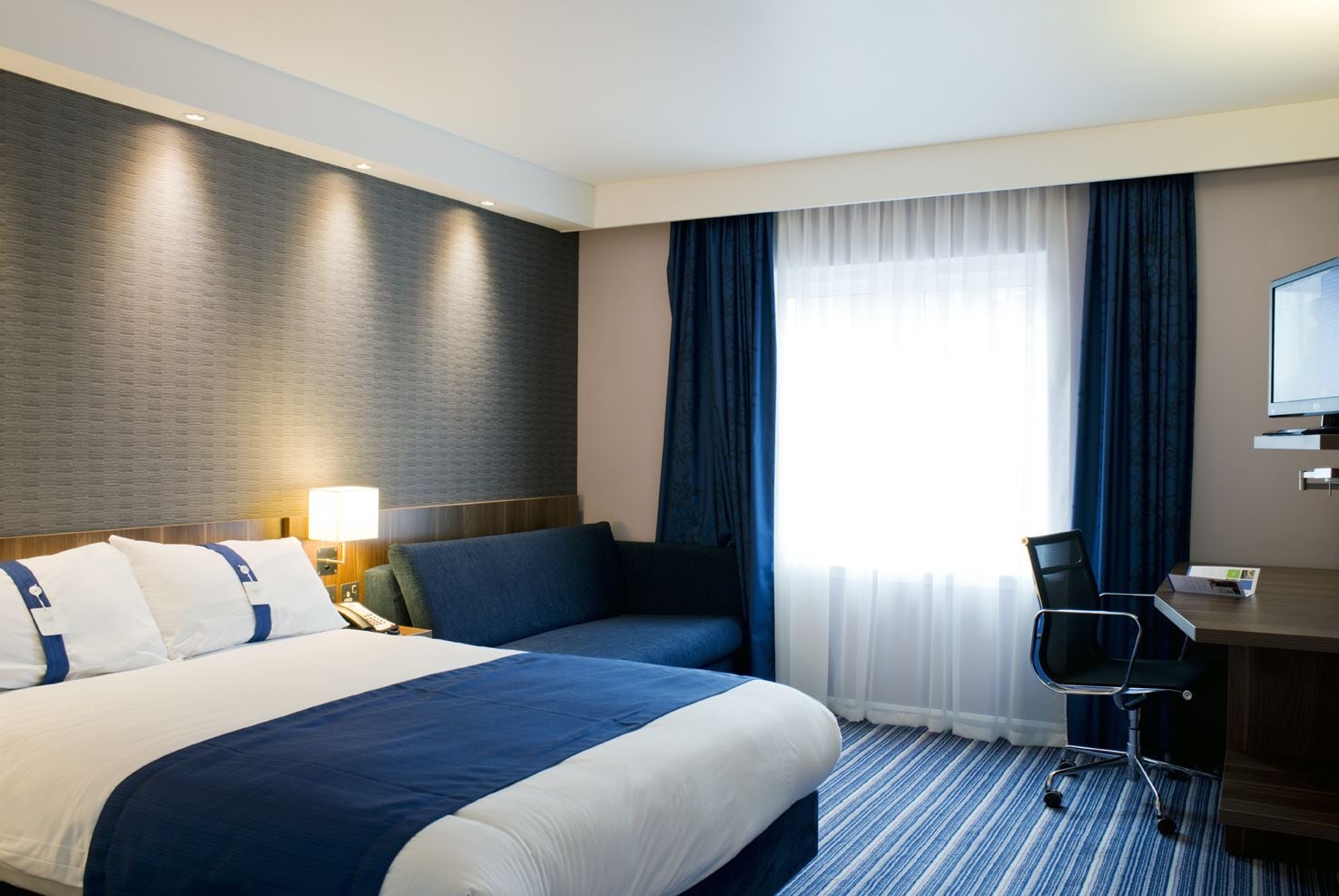 holiday inn express windsor by ihg