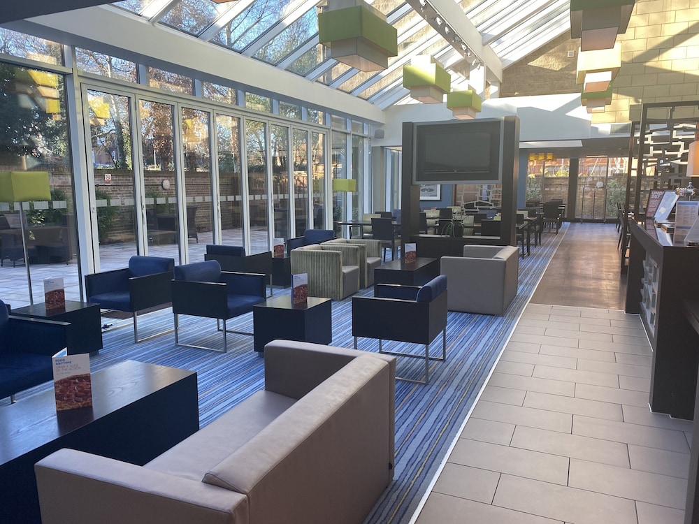 holiday inn express windsor by ihg