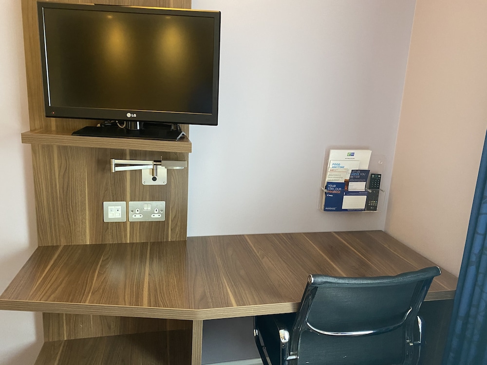 holiday inn express windsor by ihg