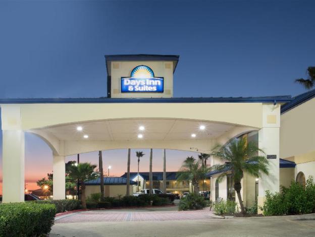 Days Inn & Suites By Wyndham Winnie