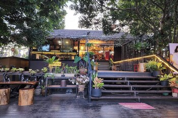 kuan khan lao the nine bistro