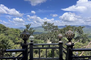 kuan khan lao the nine bistro