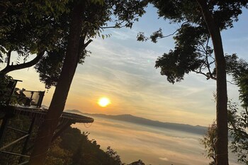 kuan khan lao the nine bistro