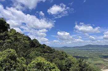 kuan khan lao the nine bistro