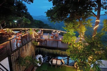 Kuan Khan Lao The Nine Bistro,,3 star