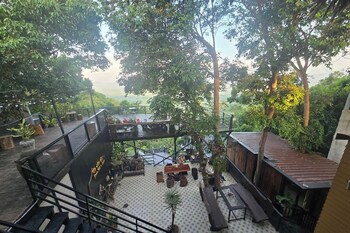 Kuan Khan Lao The Nine Bistro,,3 star