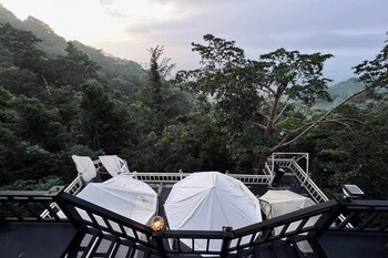 kuan khan lao the nine bistro