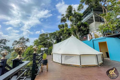 kuan khan lao the nine bistro