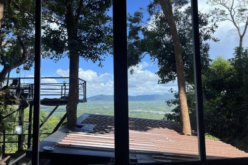 kuan khan lao the nine bistro