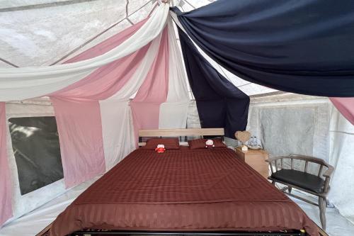 kuan khan lao the nine bistro