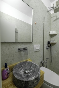 Nika Hotel Rradhime,,2 star