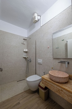 Nika Hotel Rradhime,,2 star