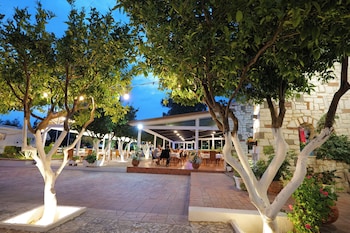 Nika Hotel Rradhime,,2 star