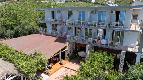 nika hotel rradhime