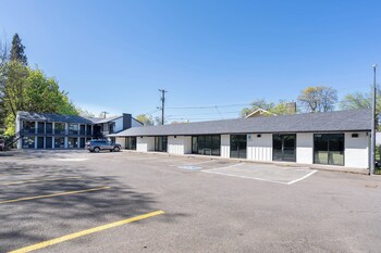 The Local Motel & Shops,,2 star