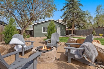 Spirit Of The Rockies - Private Backyard & Hot Tub,,4 star